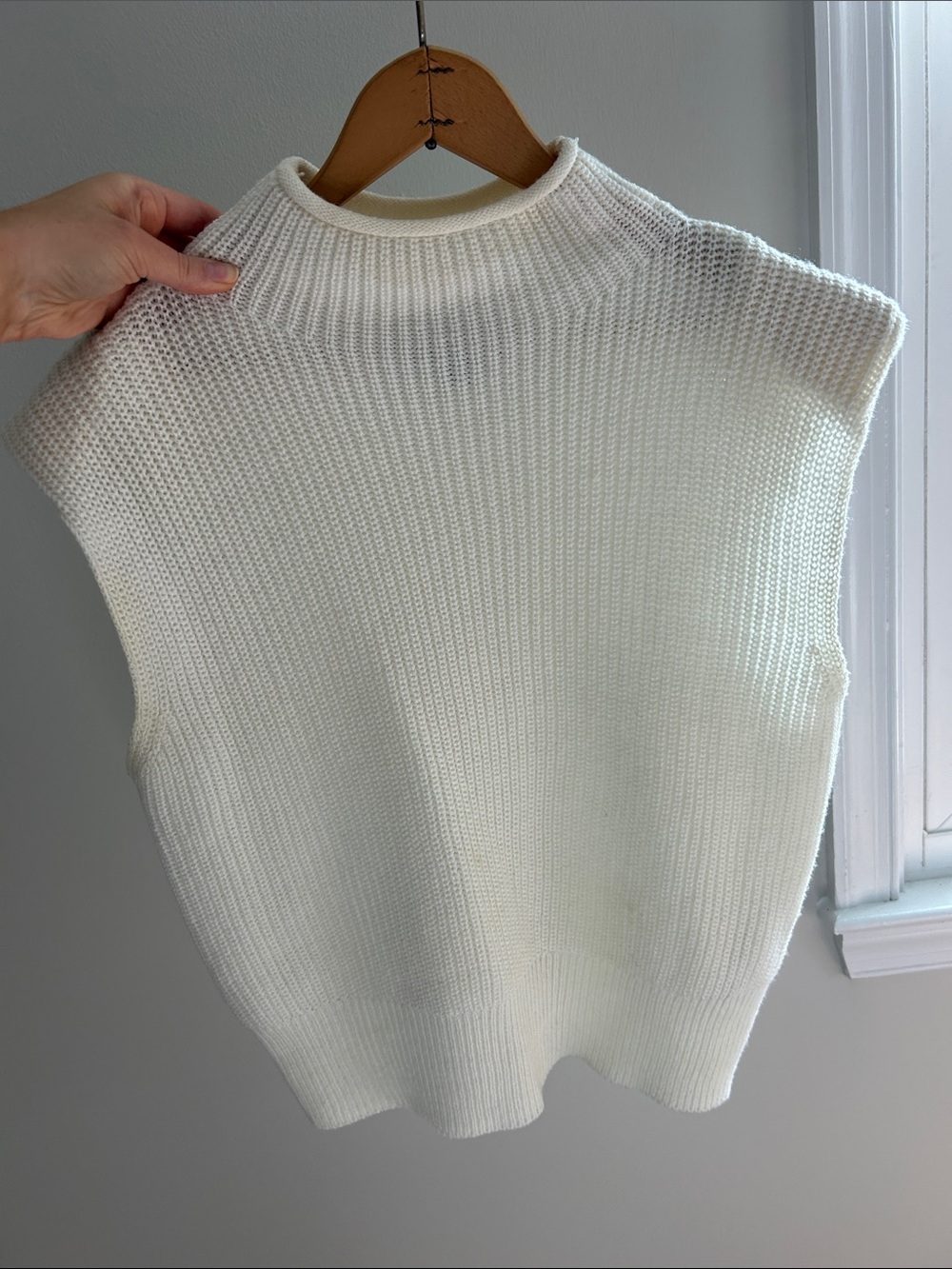 Cream Knit Sleeveless Sweater Vest